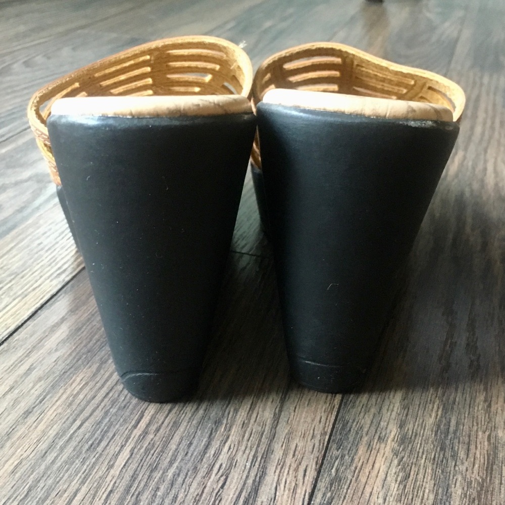 Classic Platform Sandals - Picture 4 of 7